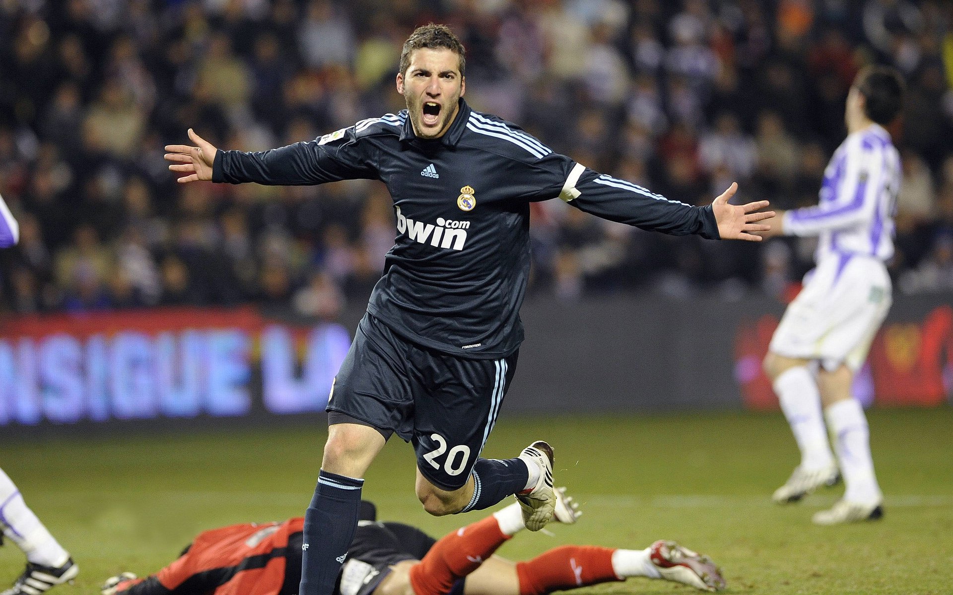 当南美风暴席卷欧洲战场,阿根廷式压迫与金玟哉的欧冠统治力