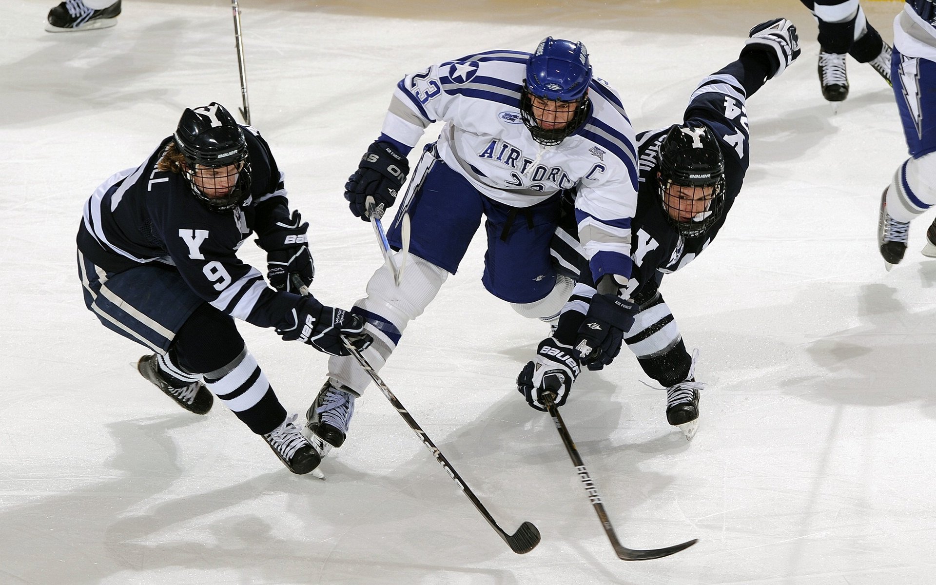 绿茵场上的铁壁，当西甲德比遇见CBA的钢铁防守